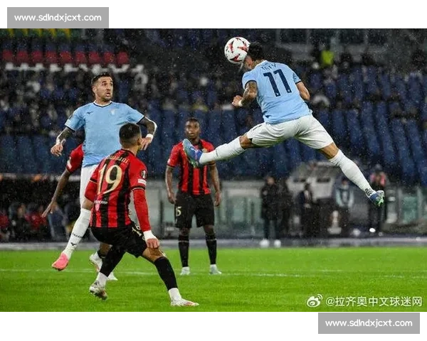 巅峰对决中球星闪耀全场展现极致速度力量与技巧震撼人心瞬间集锦 巅峰对决中球星闪耀全场展现极致速度力量与技巧震撼人心瞬间集锦